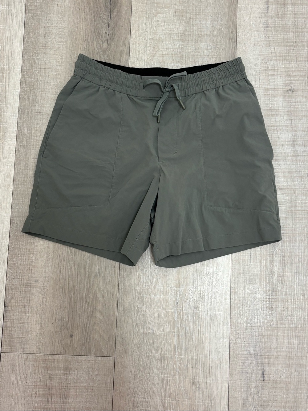 Lululemon license to train linerless 5” men’s short